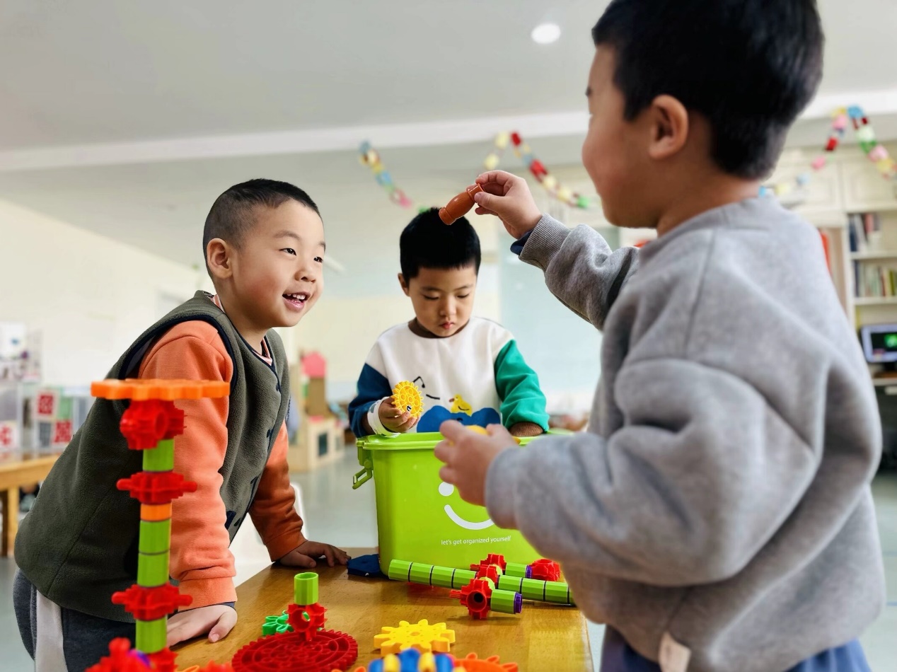 图片包含 人, 年轻, 男孩, 男人描述已自动生成