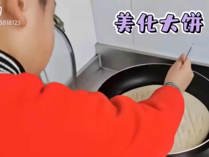 穿红色衣服的人描述已自动生成