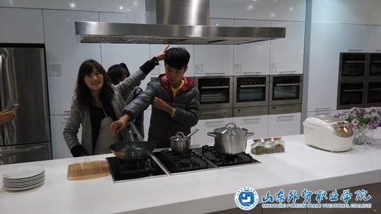 参观照片2.jpg 参观照片2.jpg